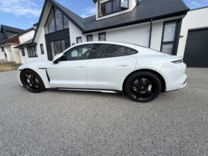 2021 Porsche Taycan Performance Plus 93.4kwh 4s in White — image 6