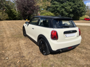 2019 MINI Hatch 1.5 3-Door Hatch Cooper Classic Auto in White — image 2