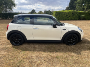 2019 MINI Hatch 1.5 3-Door Hatch Cooper Classic Auto in White — image 4