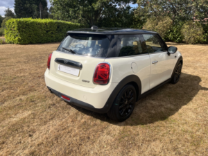 2019 MINI Hatch 1.5 3-Door Hatch Cooper Classic Auto in White — image 5