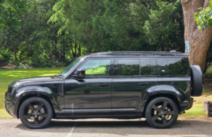 2021 Land Rover Defender 2.0 Defender X-Dynamic Hse Auto 4WD 5dr in Black — image 6