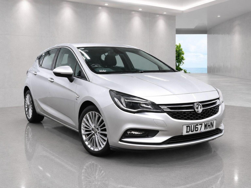 2017 Vauxhall Astra 1.4i Turbo Elite Nav Euro 6 5dr in Silver — image 1