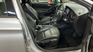 2017 Vauxhall Astra 1.4i Turbo Elite Nav Euro 6 5dr in Silver — image 2