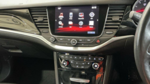2017 Vauxhall Astra 1.4i Turbo Elite Nav Euro 6 5dr in Silver — image 4
