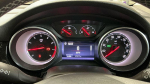 2017 Vauxhall Astra 1.4i Turbo Elite Nav Euro 6 5dr in Silver — image 5