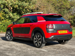 2015 Citroen C4 Cactus 1.2 Puretech Feel Hatchback 5dr Petrol Manual Euro 6 (s/s) (110 Ps) in Red — image 3
