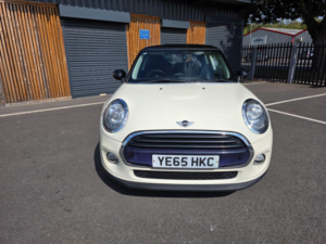2015 MINI Hatch 1.5 Cooper Euro 6 (s/s) 3dr in White — image 2