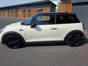 2015 MINI Hatch 1.5 Cooper Euro 6 (s/s) 3dr in White — image 5