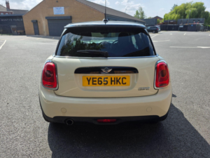 2015 MINI Hatch 1.5 Cooper Euro 6 (s/s) 3dr in White — image 6