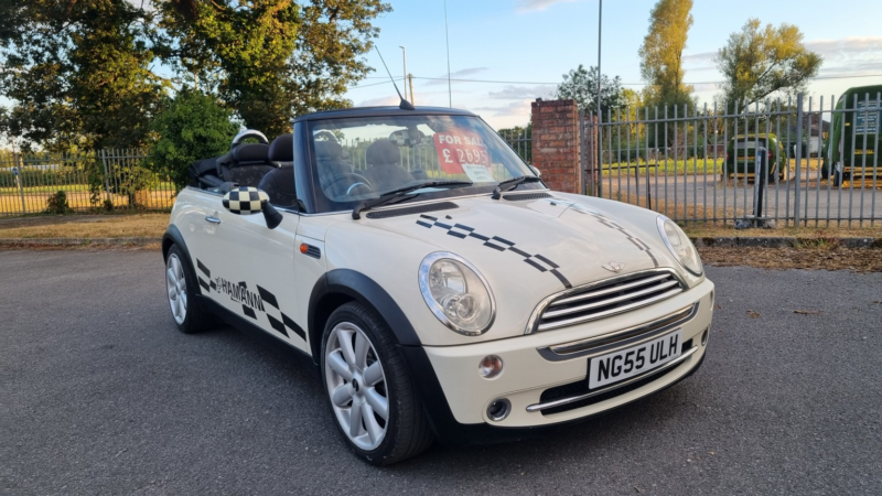 2005 MINI Convertible 1.6 One Convertible in White — image 1