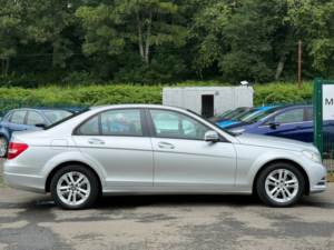 2012 Mercedes-Benz C Class 2.1 C220 Cdi Blueefficiency Executive Se Saloon 4dr Diesel G-Tronic+ Euro 5 (s/s) (170 Ps) in Silver — image 4