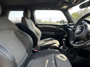 2014 MINI Hatch 1.5 Cooper 3-Door Hatch in Grey — image 6