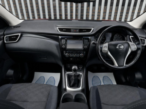 2016 Nissan Qashqai 1.5 Dci N-Connecta 2WD Euro 6 (s/s) 5dr in Red — image 3