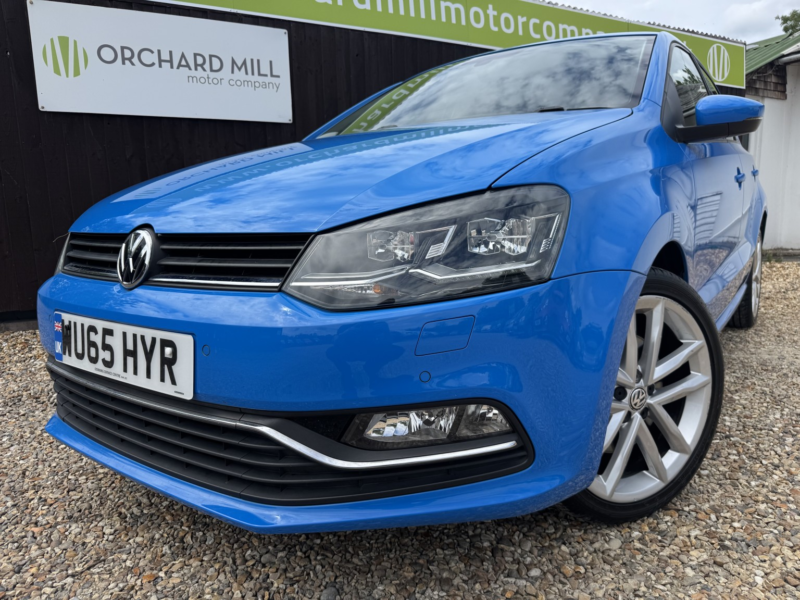 2015 Volkswagen Polo 1.2 Tsi Bluemotion Tech Sel in Blue — image 1