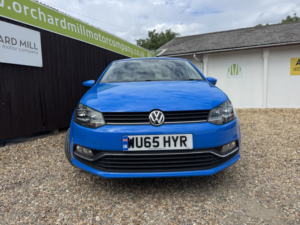 2015 Volkswagen Polo 1.2 Tsi Bluemotion Tech Sel in Blue — image 2