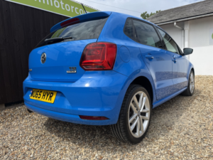2015 Volkswagen Polo 1.2 Tsi Bluemotion Tech Sel in Blue — image 6