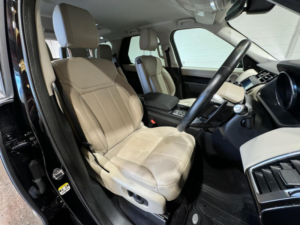 2019 Land Rover Discovery 2.0 Sd4 Se Auto 4WD Euro 6 (s/s) 5dr in Black — image 3