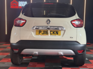 2016 Renault Captur 0.9 Signature Nav Tce 90 in White — image 2