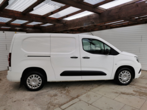 2020 Vauxhall Combo 1.5 Turbo D 2300 Sportive L2 Lwb in White — image 3
