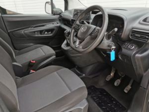 2020 Vauxhall Combo 1.5 Turbo D 2300 Sportive L2 Lwb in White — image 4