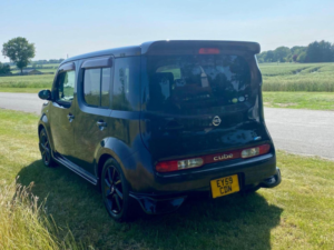 2009 Nissan Cube 1.5g Gen3 Purple Moon Roof in Purple — image 2