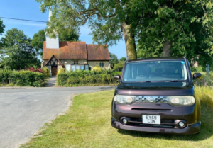 2009 Nissan Cube 1.5g Gen3 Purple Moon Roof in Purple — image 3