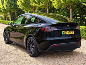 2024 Tesla Model Y (dual Motor) Performance Auto 4wde 5dr in Black — image 4