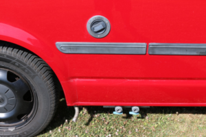 2011 Volkswagen Transporter Shuttle 2.0 Bitdi T32 Se in Red — image 3
