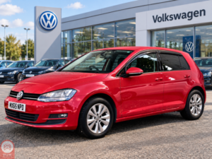 2015 Volkswagen Golf 2015 Golf 1.2 Tsi Bluemotion Dsg, Automatic in Red — image 4