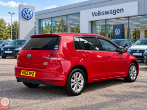2015 Volkswagen Golf 2015 Golf 1.2 Tsi Bluemotion Dsg, Automatic in Red — image 5