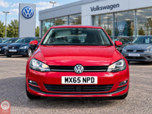 2015 Volkswagen Golf 2015 Golf 1.2 Tsi Bluemotion Dsg, Automatic in Red — image 6