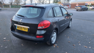 2009 Renault Clio 1.2 16v Dynamique in Black — image 2