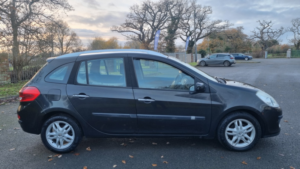 2009 Renault Clio 1.2 16v Dynamique in Black — image 3