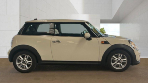 2011 MINI Hatch 1.6 Cooper Steptronic Euro 5 3dr in White — image 5