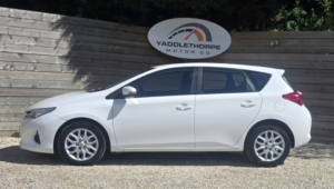 2014 Toyota Auris 1.4 D-4d Active in White — image 2