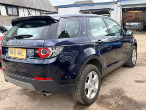 2016 Land Rover Discovery Sport Td4 Se Tech in Blue — image 4