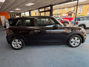 2015 MINI Hatch 1.2 One Euro 6 (s/s) 3dr in Brown — image 2
