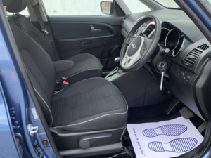 2014 Kia Venga 1.6 2 Automatic 5-Door in Blue — image 5