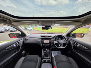 2019 Nissan Qashqai 1.3 Dig-T N-Connecta in Red — image 2