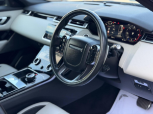 2018 Land Rover Range Rover Velar 2.0 D180 R-Dynamic Se Auto 4WD Euro 6 (s/s) 5dr in Black — image 2