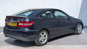 2009 Mercedes-Benz Clc Class 2.1 Clc220 Cdi Se Coupe Auto Euro 4 3dr in Black — image 6