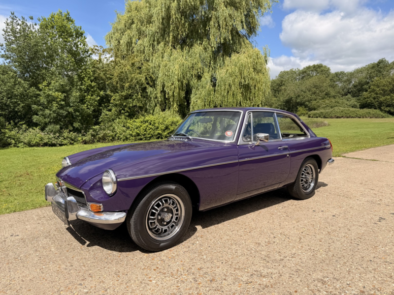1974 MG Mgb Gt 1.8 - Overdrive in Purple — image 1