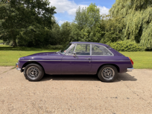1974 MG Mgb Gt 1.8 - Overdrive in Purple — image 2