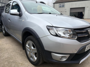 2013 Dacia Sandero Stepway 1.5 Dci Laureate Euro 5 5dr in Silver — image 3