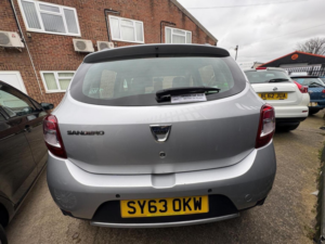 2013 Dacia Sandero Stepway 1.5 Dci Laureate Euro 5 5dr in Silver — image 5