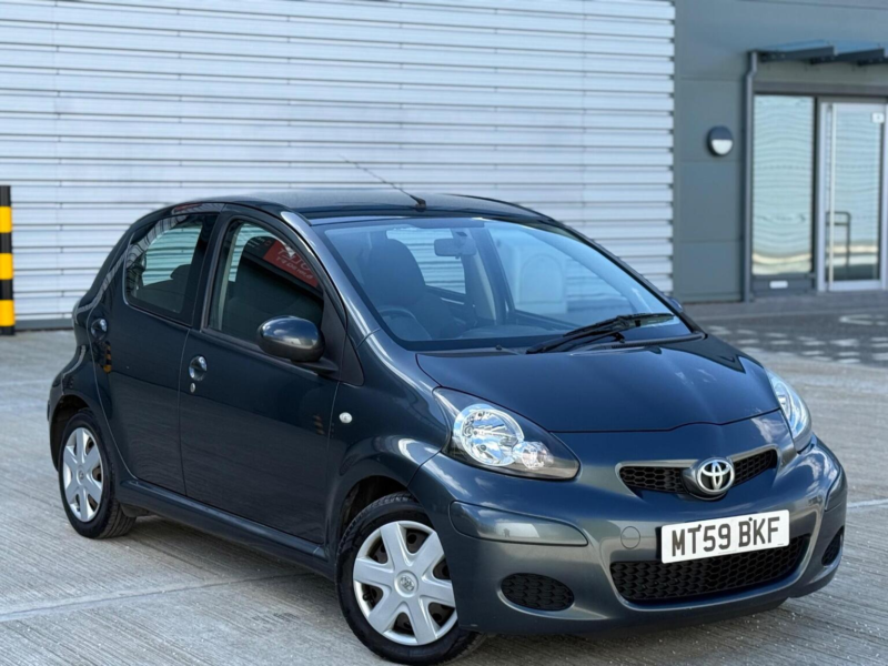 2009 Toyota Aygo 1.0 Vvt-I + Euro 4 5dr in Grey — image 1