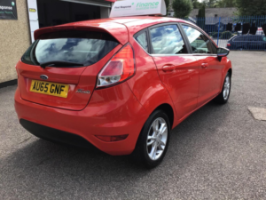 2015 Ford Fiesta 1.25 Zetec Euro 6 5dr in Red — image 3