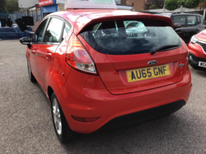 2015 Ford Fiesta 1.25 Zetec Euro 6 5dr in Red — image 4