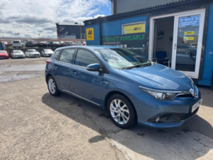2016 Toyota Auris 1.8 Vvt-H Business Edition CVT Euro 6 (s/s) 5dr in Blue — image 2