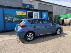 2016 Toyota Auris 1.8 Vvt-H Business Edition CVT Euro 6 (s/s) 5dr in Blue — image 3
